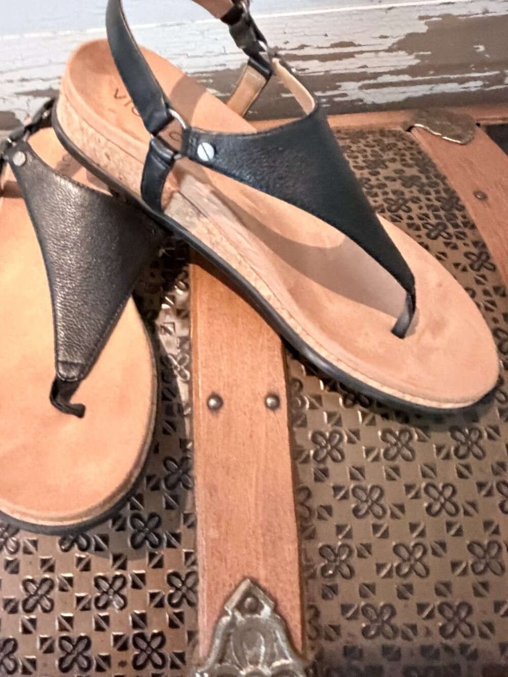 Vionic Kirra II - Black Leather Sandal Size 9